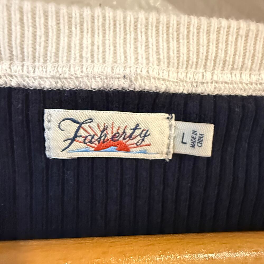 Faherty Women's Navy and White Sweater Size Large Beach Coastal Nautical - Picture 4 of 9